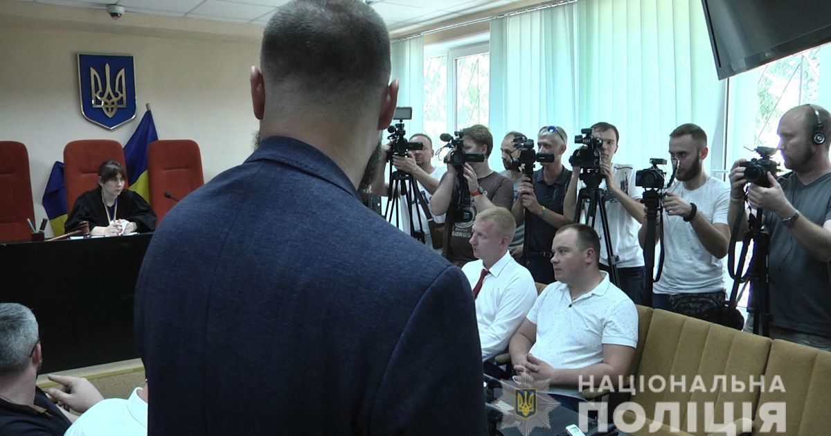 Масова бійка у "Барабашово": суд відправив під домашній арешт підозрюваного у побитті оператора