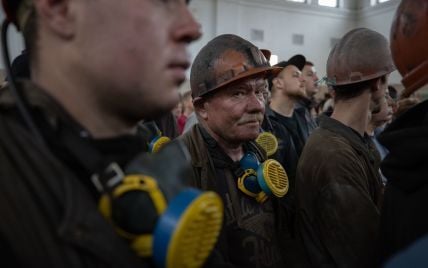 На Луганщині гірники відмовились спускатися до шахти через борги із зарплати