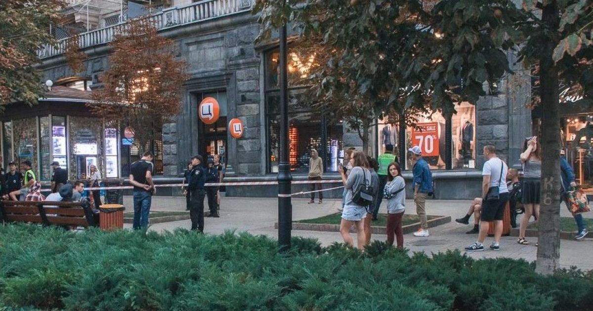 Полиция Киева задержала пятерых подростков, которые напали с ножами на представителя ЛГБТ