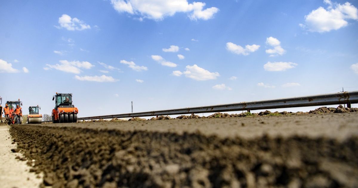 Ремонт найдовшої траси Тернопільської області обіцяють завершити до кінця жовтня