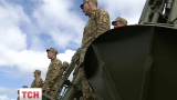 Очередную партию нового оружия передал Петр Порошенко украинским военным