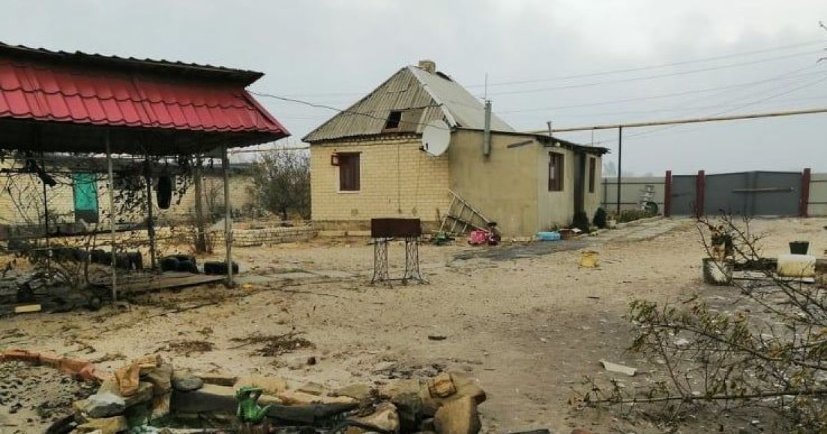Страшна пожежа в луганській області: покинуті тварини охороняють попелища - фото