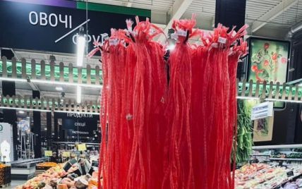 "Шах та мат, невдахи": супермаркет в Києві оригінально обійшов заборону пластикових пакетів
