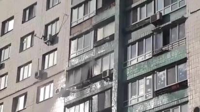 Спасатели вынесли из горящей квартиры двух собак