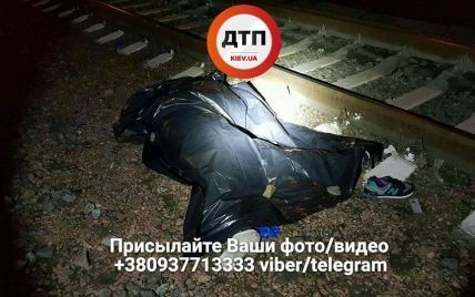 В Киеве поезд разорвал девушку, которая пыталась перебежать пути при закрытом шлагбауме