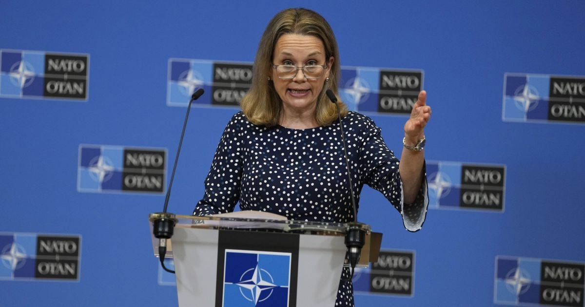 Посол США в НАТО Джулианна Смит