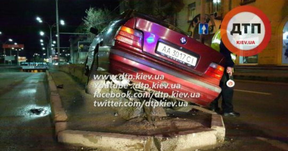 ДТП сталася в районі Севастопольської площі / © dtp.kiev.ua