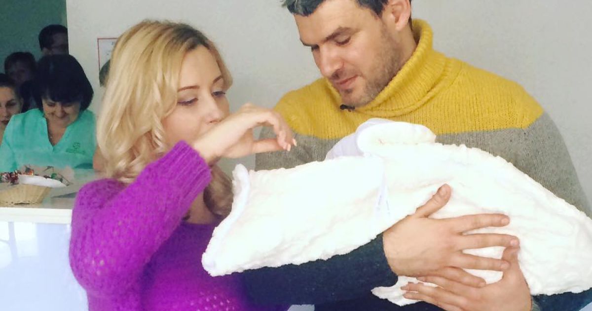 Матвиенко и Мирзоян радуются отцовству / © facebook.com/julia.kolesnik.779