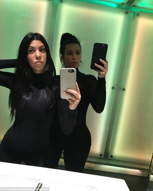 Кардашян удивила новой внешностью / © instagram.com/kourtneykardash