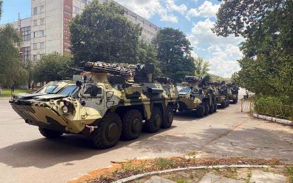 Українська армія отримала нові бронетранспортери