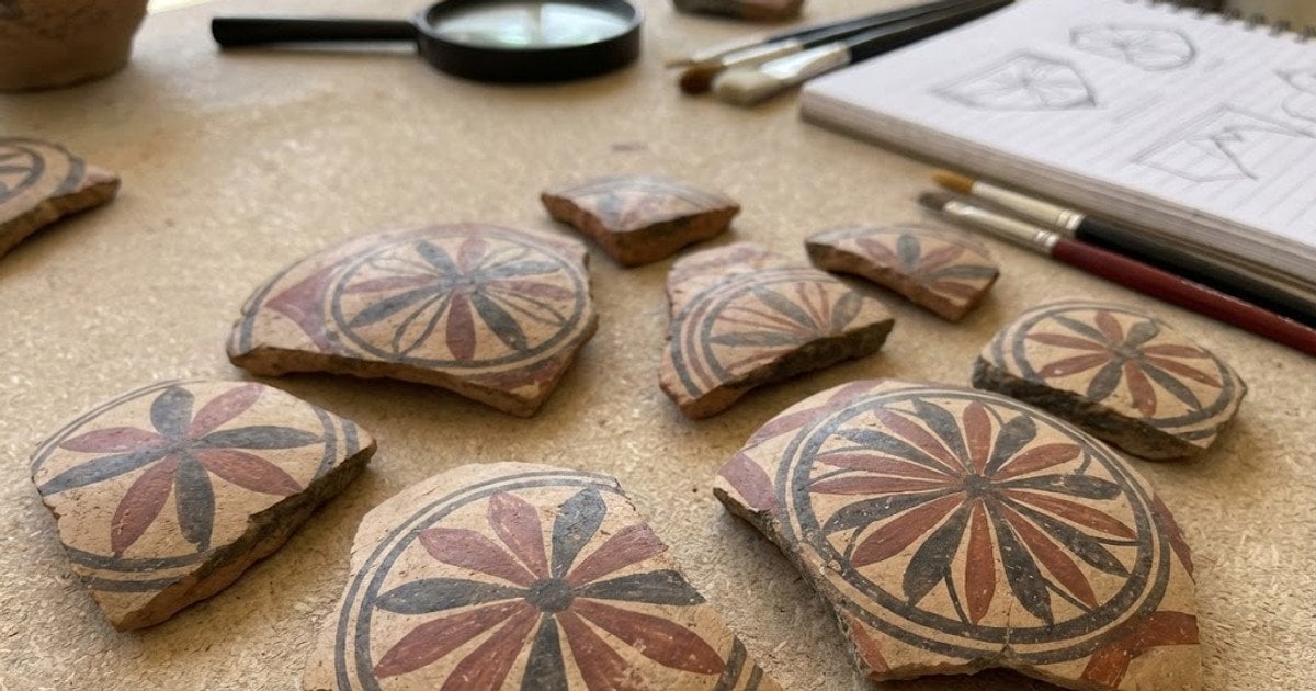 Растительные мотивы на керамике