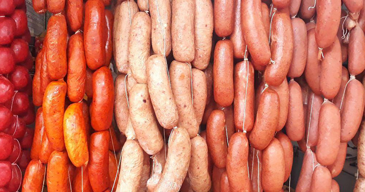 Почему не рекомендуют есть колбасу и сосиски