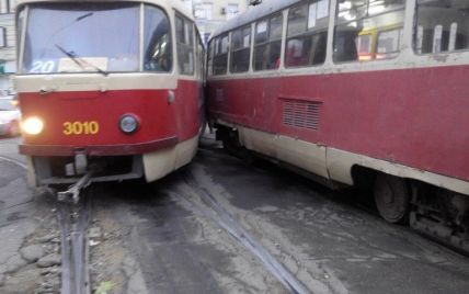 В Харькове трамваи не поделили рельсы