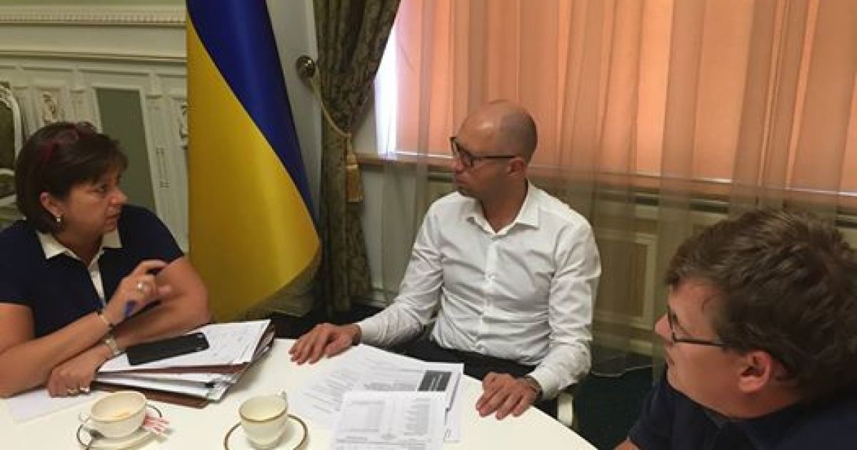 Наталия Яресько, Арсений Яценюк и Павел Розенко обсуждают изменения в госбюджет