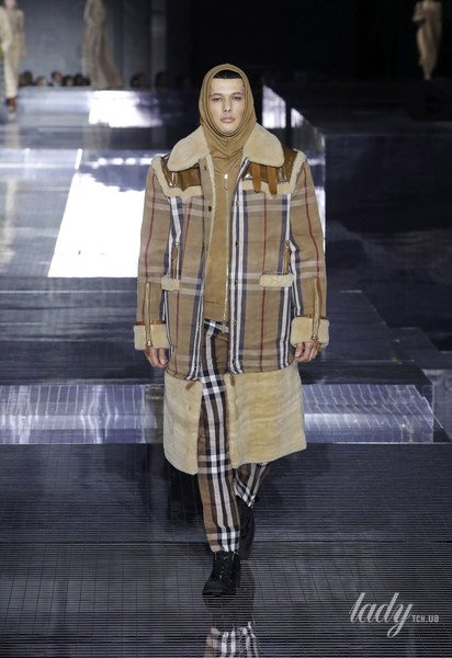 Коллекция Burberry прет-а-порте сезона осень-зима 2020-2021 / © East News