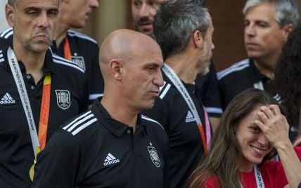 Скандальный поцелуй в финале женского ЧМ: президент Федерации футбола Испании подала в отставку
