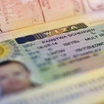 Польша существенно увеличит количество рабочих виз для украинцев