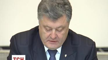 Порошенко констатировал существенный рост террористической угрозы вне зоны АТО