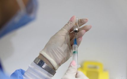 Вакцинація від коронавірусу: в Україні зробили вже майже 10 млн щеплень