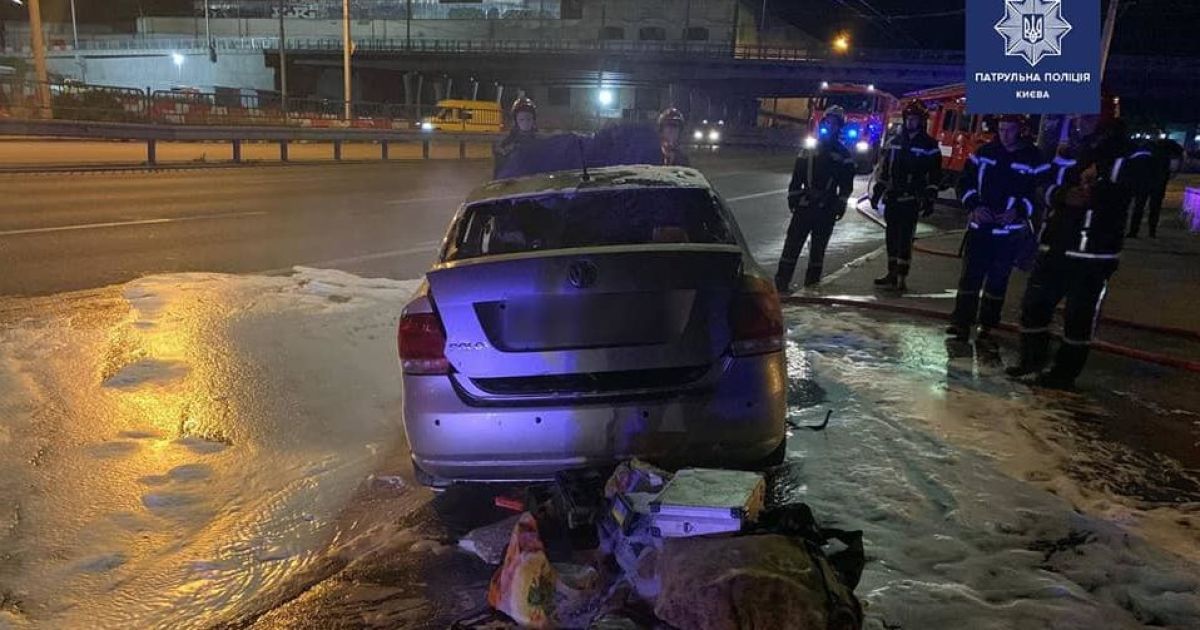 Новини Києва: водій намагався втекти з місця ДТП на автомобілі, що загорівся (фото) — Новини — tsn.ua - Vimarsana News