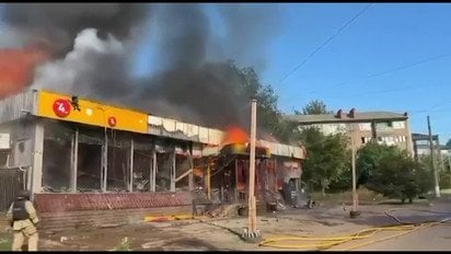 У Слов’янську через удар РФ загорівся магазин "Аврора", є поранені