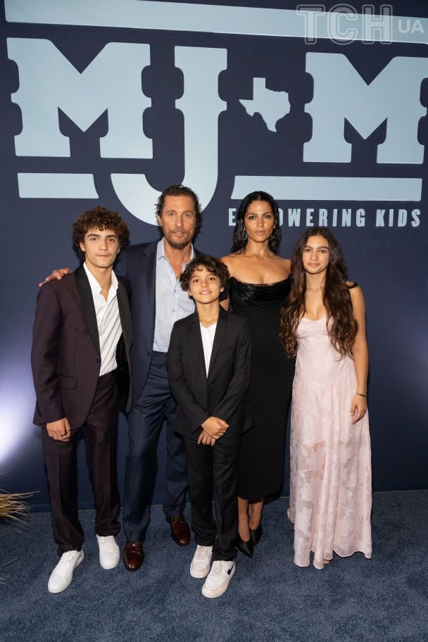 Меттью Макконагі, Каміла Алвес та їхні діти / © Getty Images