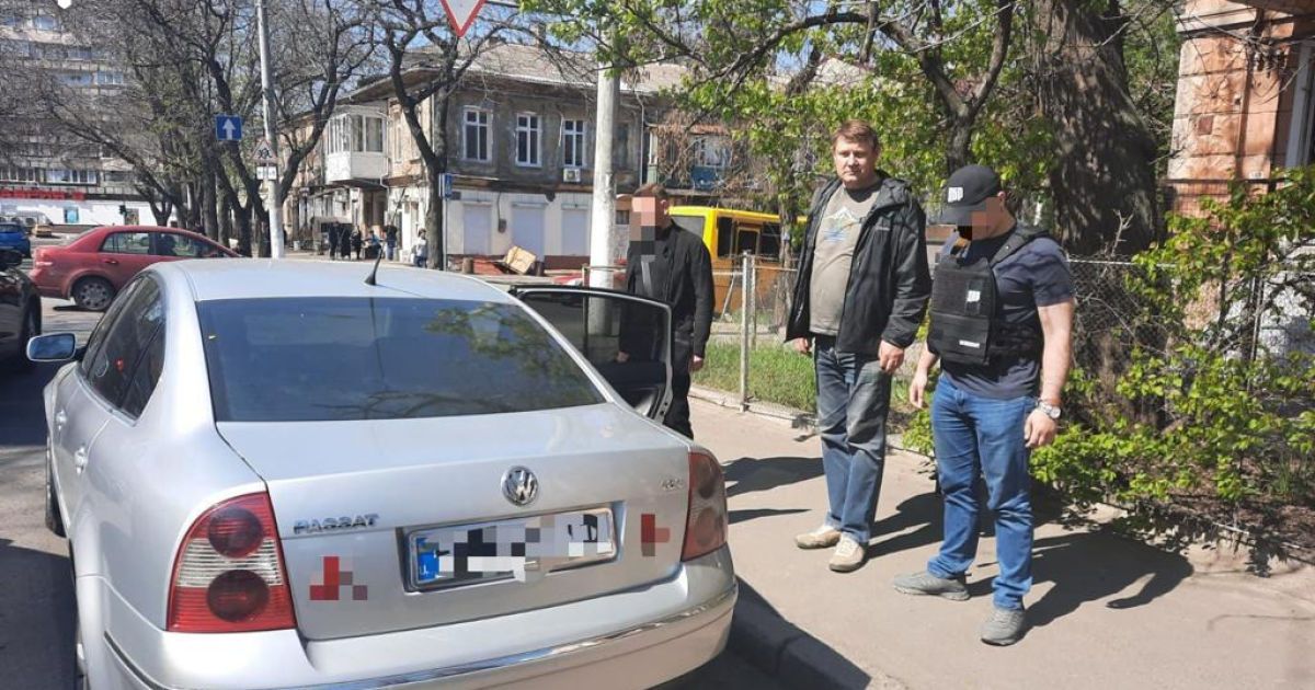 Подыскивали "титушек": ГБР задержало доверенных лиц предателя Кивы, которые готовили провокации в Украине