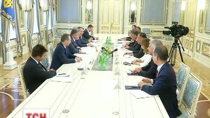 Порошенко назвав фінансові санкції проти Росії ефективними