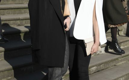 Выглядит стильно: старшая сестра Виктории Бекхэм посетила ее модное шоу в Лондоне