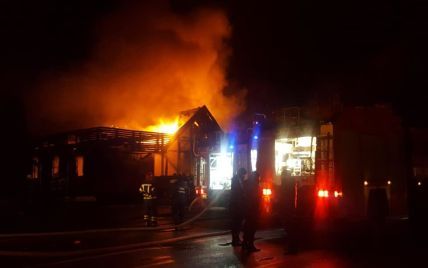 У Рівному потужна пожежа охопила ресторан