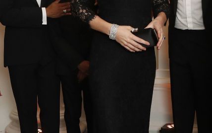Беременная герцогиня Кембриджская появилась на торжественном приеме в элегантном платье за 1000 долларов