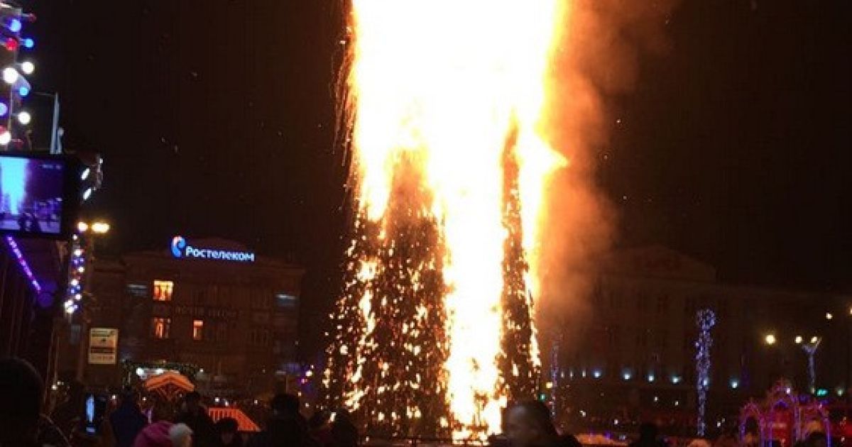 у Южно-Сахалінську згоріла ялинка_2 / © sakhalin.info