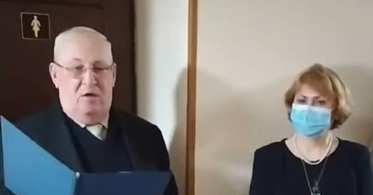 З шампанським, оплесками і червоною стрічкою: в університеті Києва до 8 Березня урочисто відкрили жіночий туалет (відео)