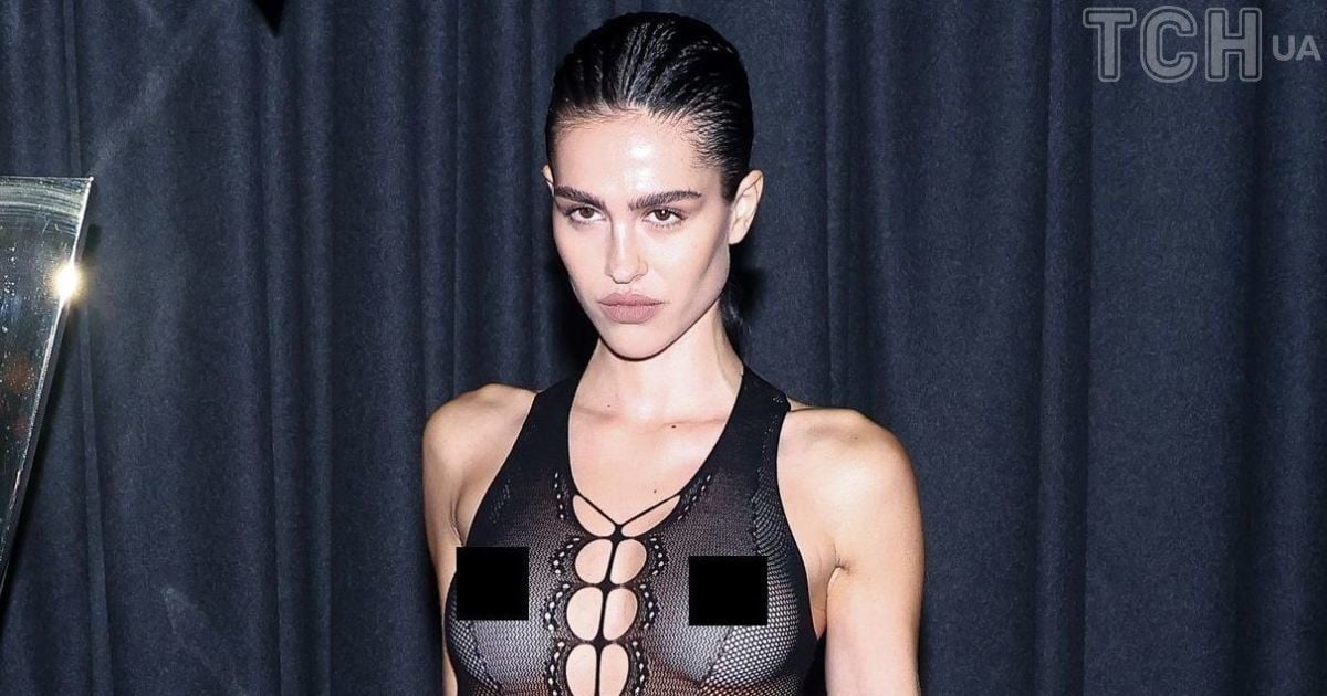 догги стиліндегі әріптесін трахает