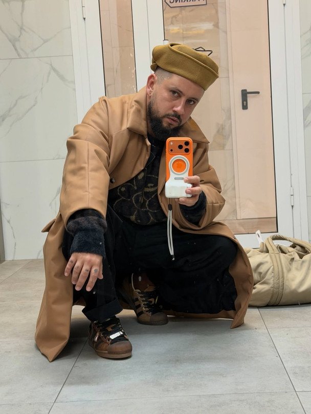 MONATIK святкує 40-річчя: дружина та діти співака чуттєво привітали його з ювілеєм