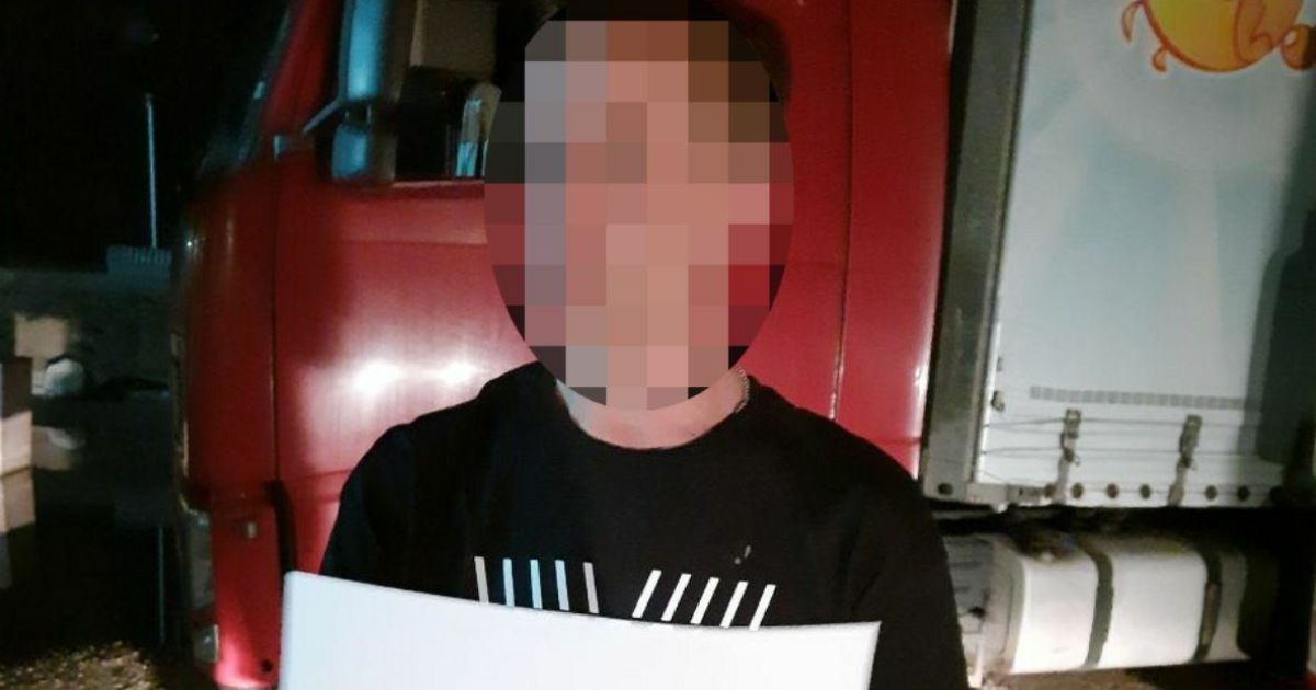 Содержание алкоголя в 25 раз превышало норму: под Киевом остановили едва живого водителя грузовика