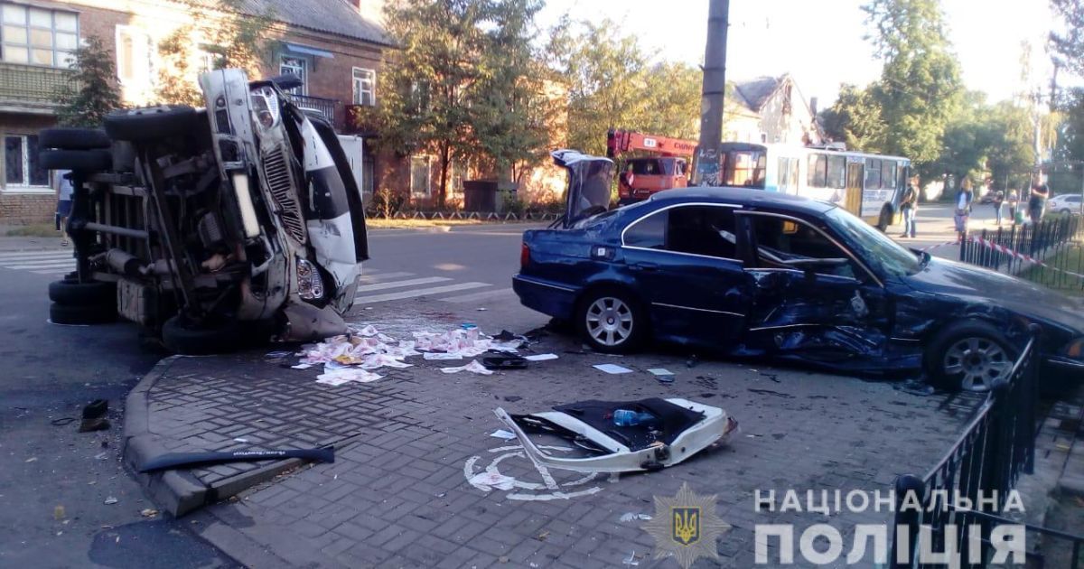 В Сумах в результате столкновения двух автомобилей погиб 30-летний мужчина
