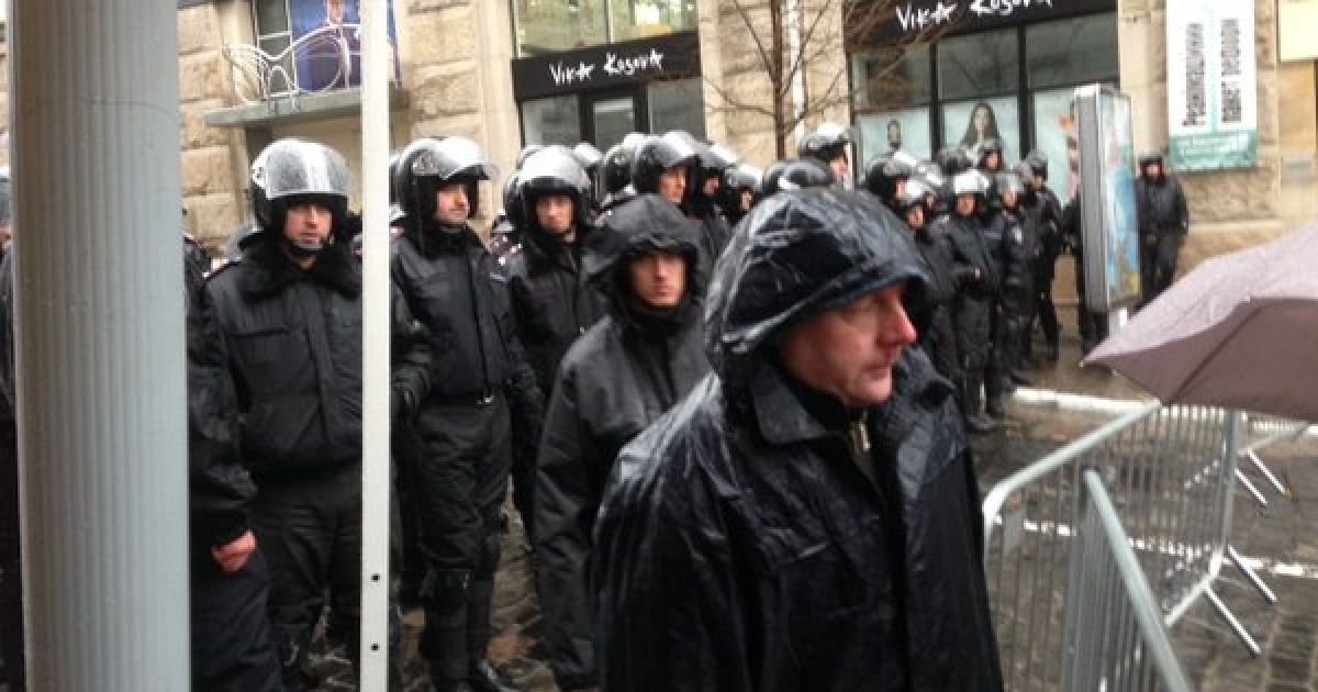 Правоохоронці повністю перекрили Інститутську / © Громадське ТБ