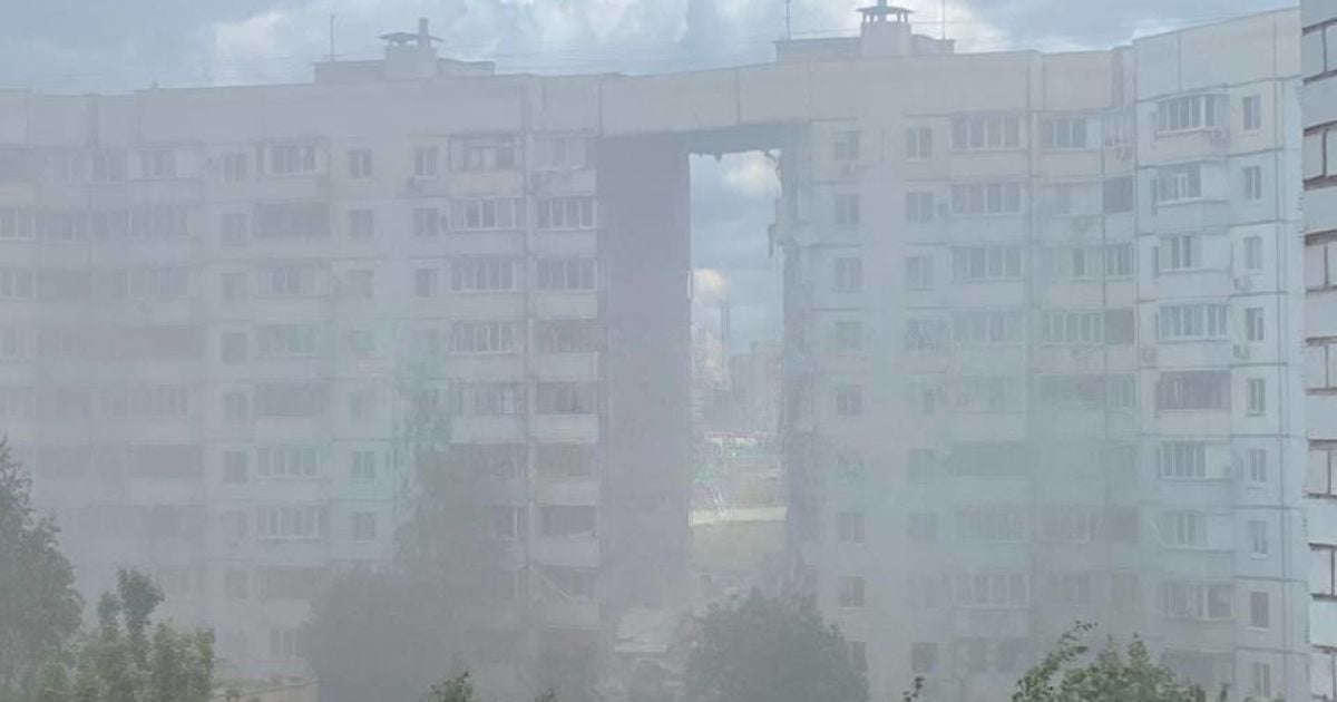 Дира у житловому будинку у Бєлгороді. ФОТО: російські телеграм-канали