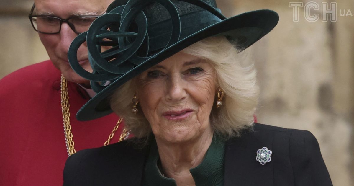 Брошка королевы Камиллы