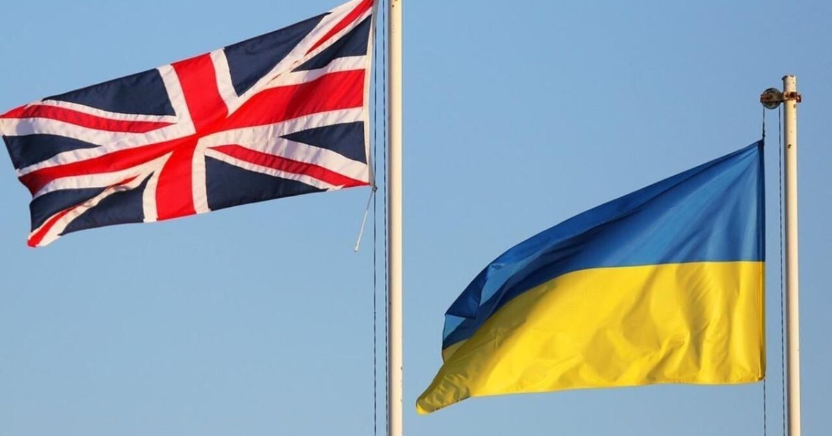 Прапори Великої Британії та України