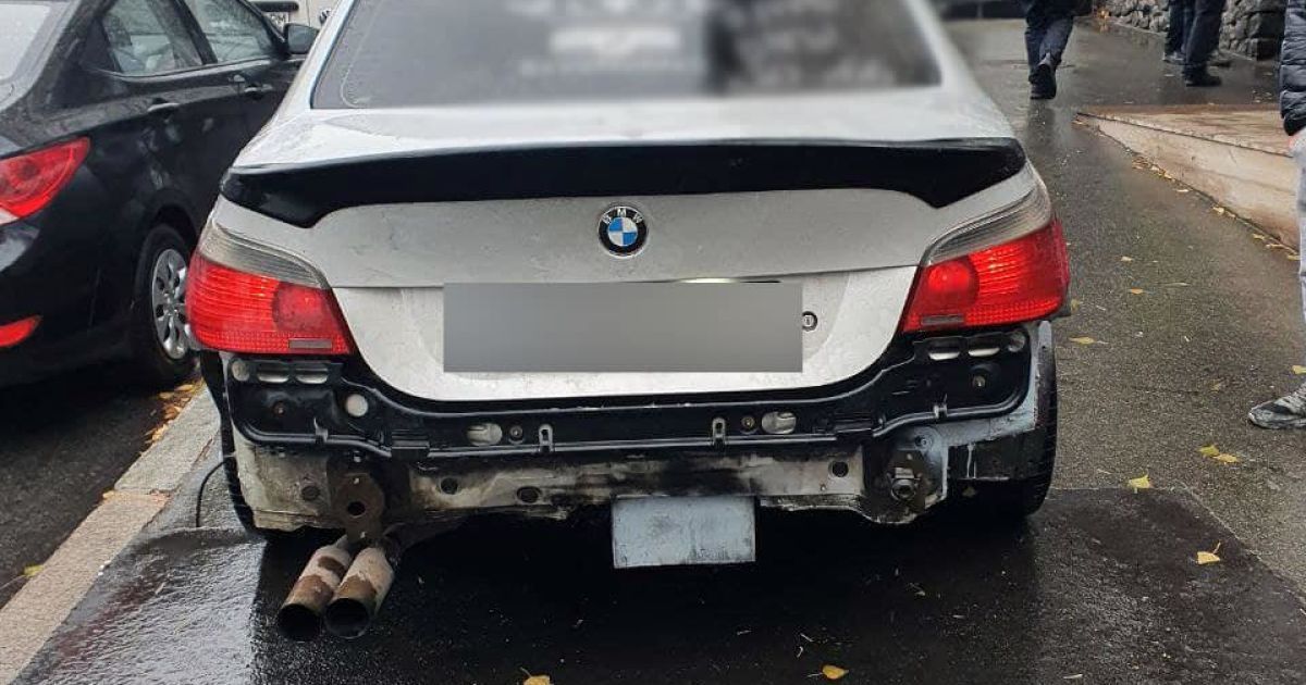 У Києві водій BMW на мосту Патона влаштував стрілянину