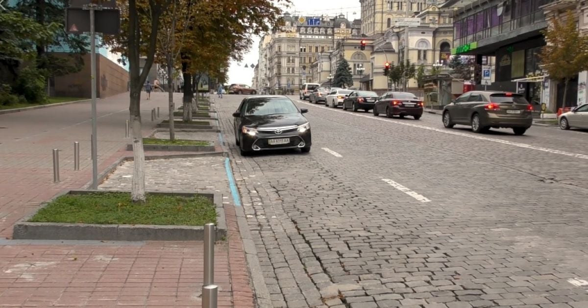 У Києві вводять "паркувальні кишені". У КМДА показали, як правильно ними користуватися
