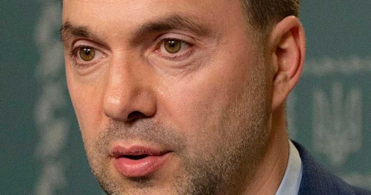 Арестович про підірваний міст біля Мелітополя, яким росіяни везли зброю та паливо: "Чомусь зламався"