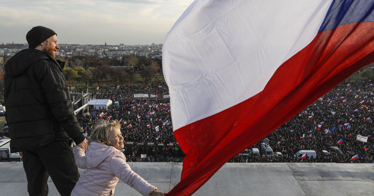 Прем'єр-міністр Чехії розповів, як можна зупинити Путіна