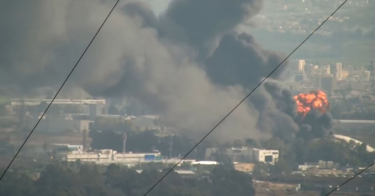 У Мережі показали відео потужного вибуху в Ізраїлі на нафтопереробному заводі