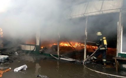 В Киеве директора сгоревшего рынка возле метро "Лесная" вызвали на допрос