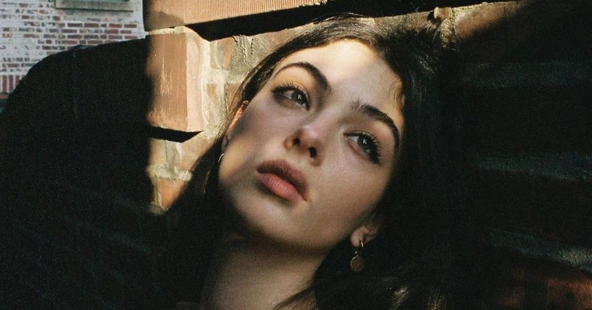 Дева Кассель