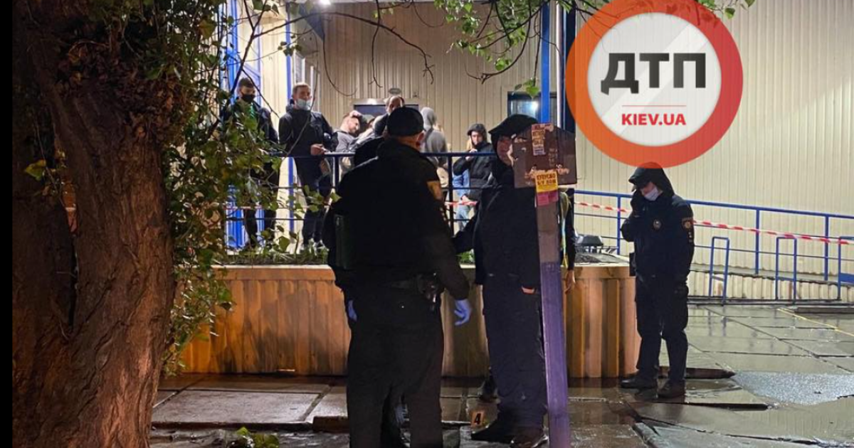 У Києві сталася стрілянина біля супермаркету: поранено військового