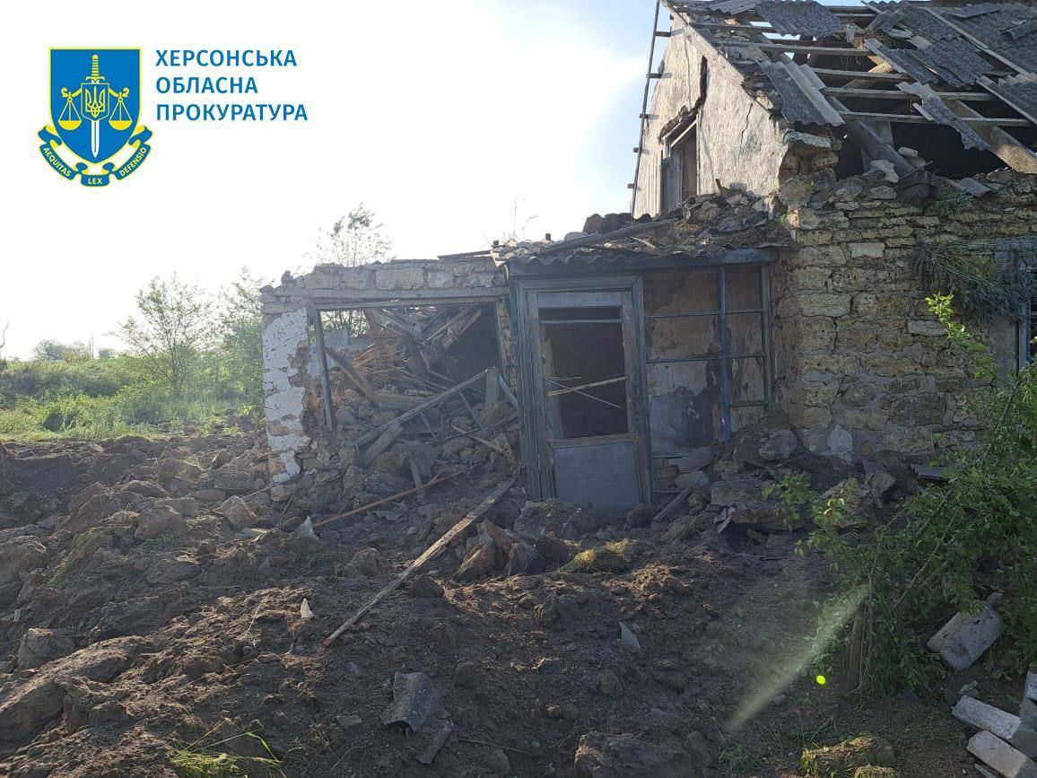 Росіяни обстріляли Херсонщину з авіації: під завалами будинку загинули люди 1